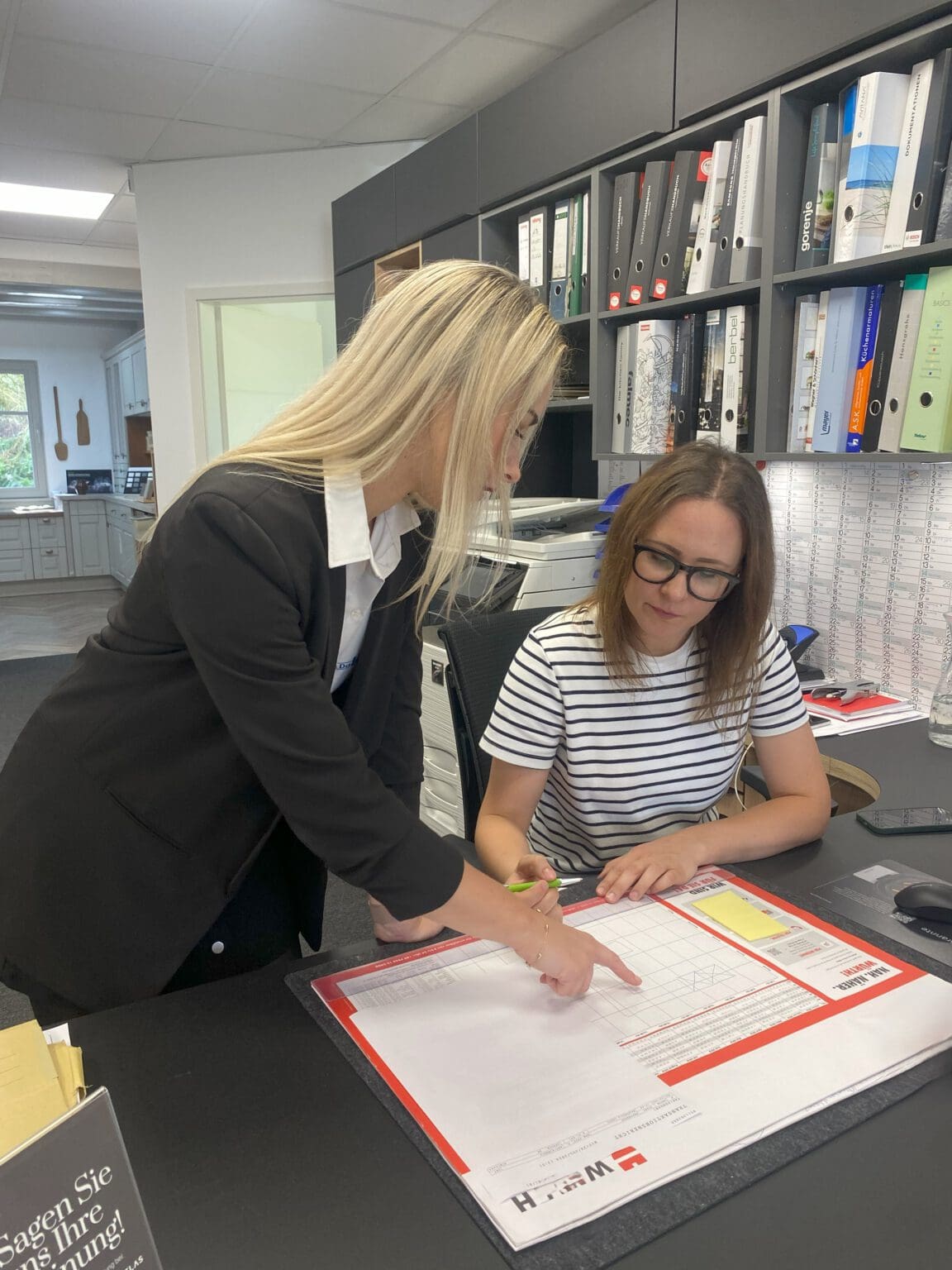 Planungsgespräch im Küchenladen Pape