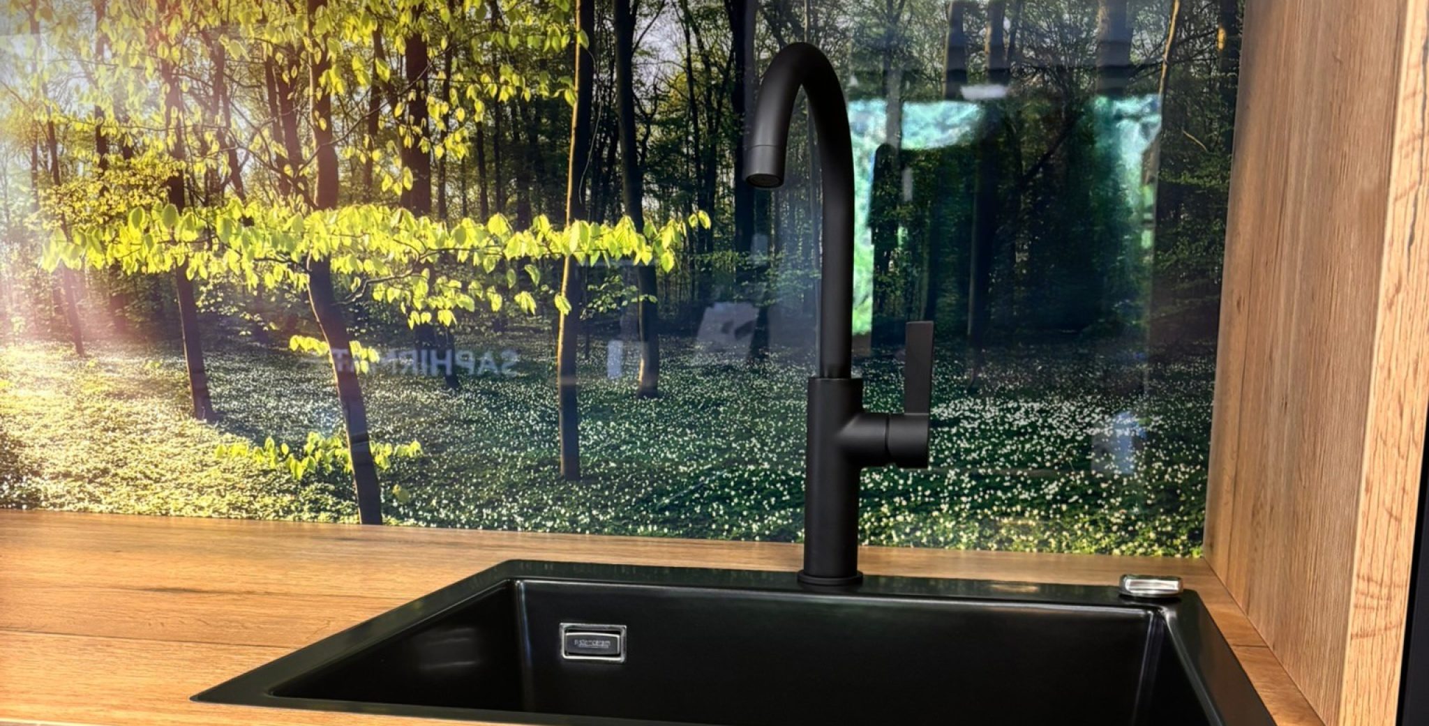 Spüle schwarz matt in Echtholzküche in Farsleben